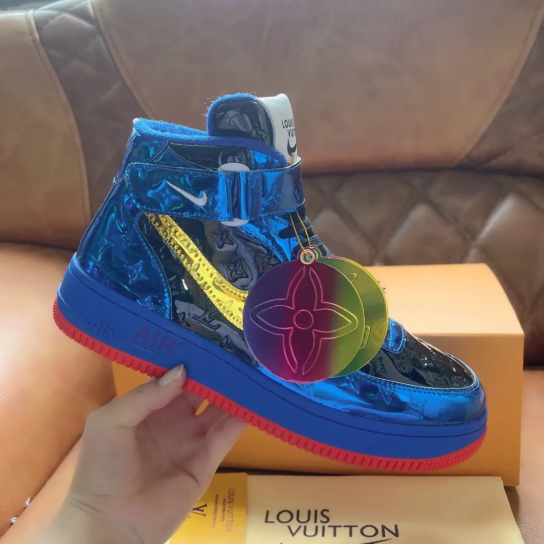 P500 Loui* Vuitto* x OFF-WHITE x Nike tripartite collaboration! Trendy and cool men's high-top casual sports shoes with unrivaled color matching. The design idea basically continues the style of THE TEN. The Swoosh line and tongue label have a very familiar visual effect and are both fashionable and trendy! A must-have for fashionistas! The effect on your feet is absolutely stunning! Size: 38-45